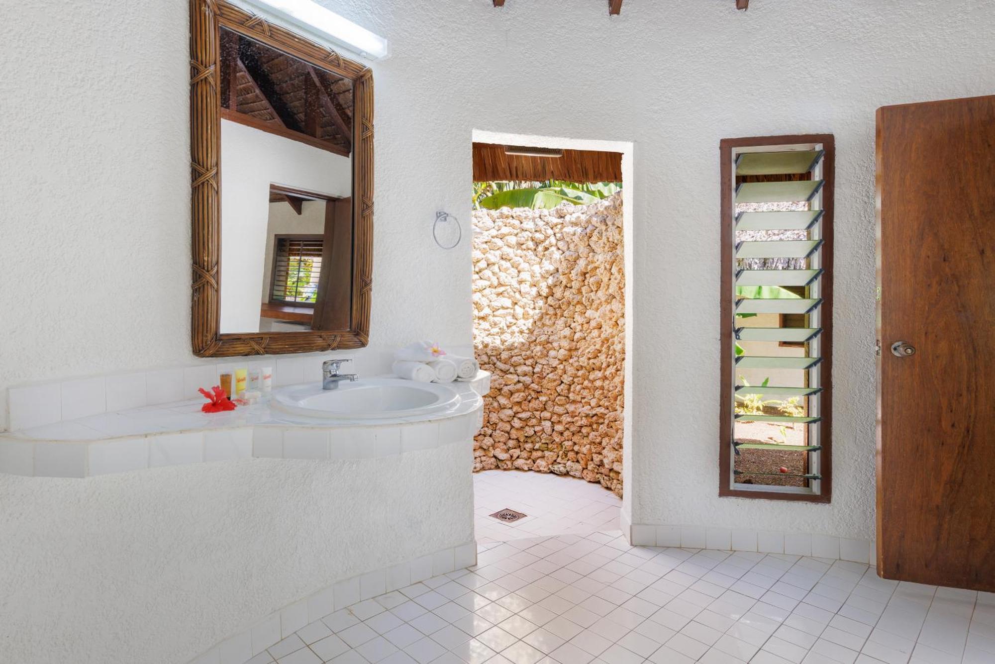 Breakas Beach Resort (Adults Only) Port-Vila Extérieur photo