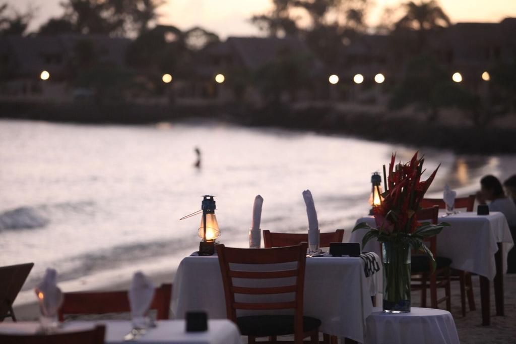 Breakas Beach Resort (Adults Only) Port-Vila Extérieur photo