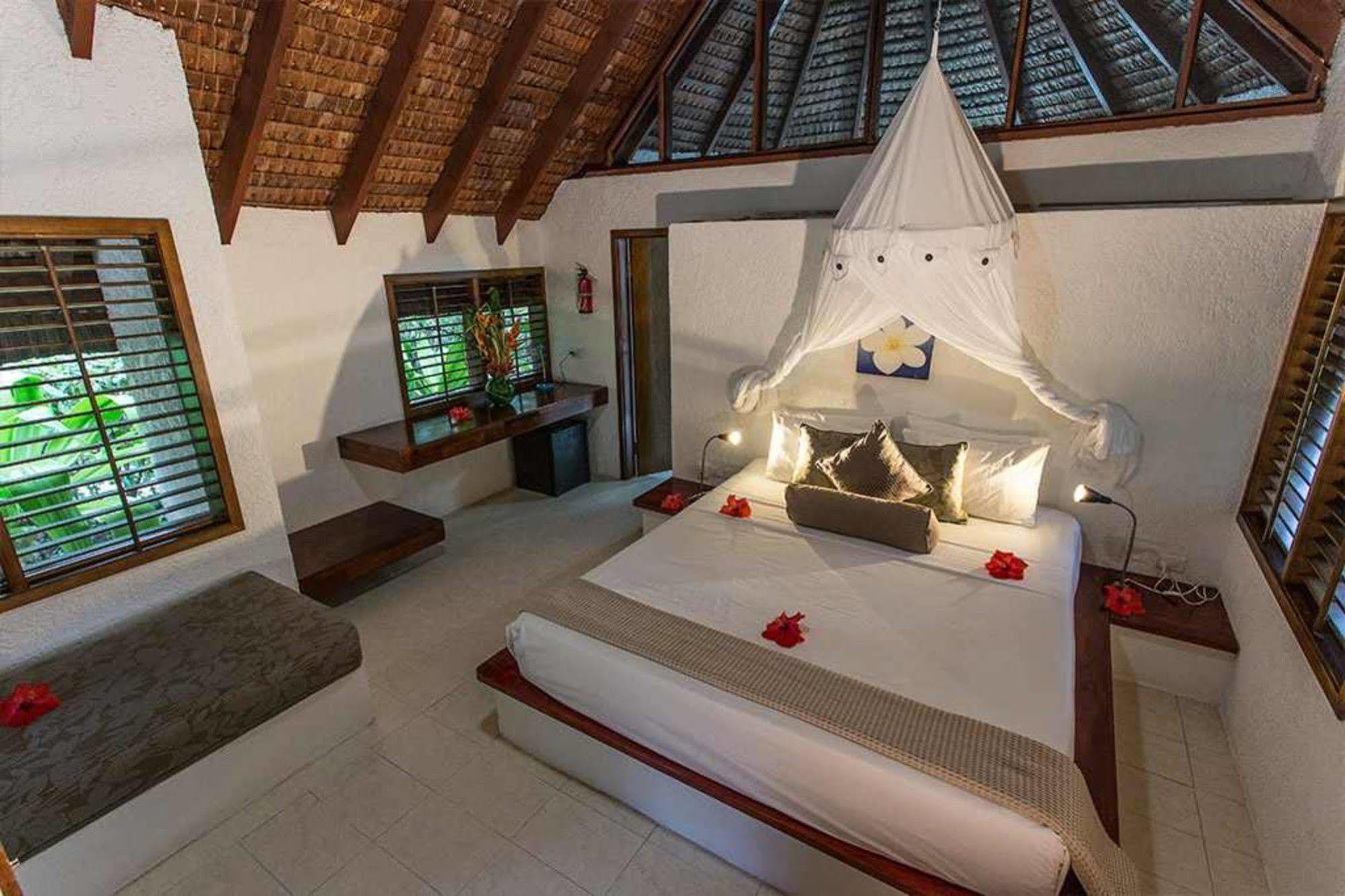 Breakas Beach Resort (Adults Only) Port-Vila Extérieur photo